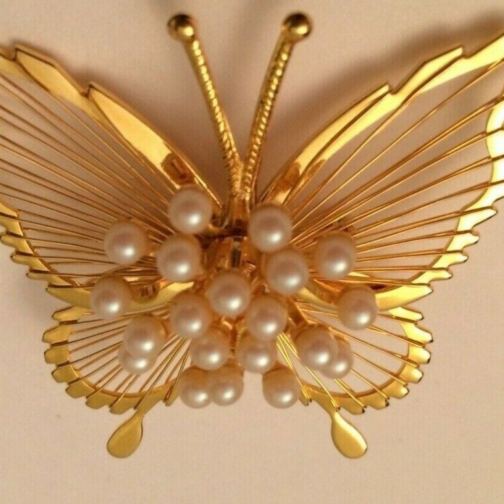 Vintage MONET Butterfly Faux Pearl Brooch A2.3